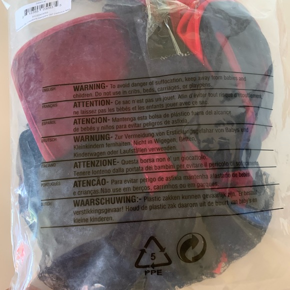 Girls vampire costume size medium - Picture 2 of 2